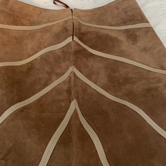Ladies Dex suede skirt. - Picture 6 of 6